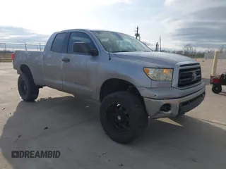 2010 Toyota Tundra z VIN 5TFRM5F17AX014706, wystawiony jako IAAI lot #41580313 z przebiegiem 209 482 mil mil oraz . Historia ofert i sprzedaży dostępna na DreamBid. Obrazek 1.