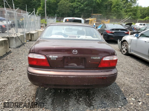 2000 Mazda 626 LX z VIN 1YVGF22C4Y5112874, wystawiony jako Copart lot #58952175 z przebiegiem 100 070 mil mil oraz Szkoda całkowita • Salvage title. Historia ofert i sprzedaży dostępna na DreamBid. Obrazek 6.