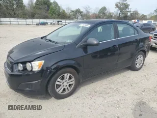 2012 Chevrolet Sonic LT z VIN 1G1JD5SH9C4199306, wystawiony jako Copart lot #51965465 z przebiegiem 176 662 mil mil oraz Czysty tytuł • Clean title. Historia ofert i sprzedaży dostępna na DreamBid. Obrazek 1.