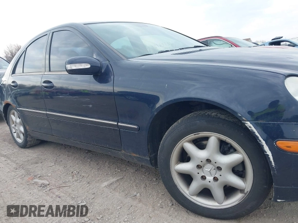 2004 Mercedes-Benz C 240 z VIN WDBRF81J84F457572, wystawiony jako IAAI lot #42126183 z przebiegiem 221 755 mil mil oraz . Historia ofert i sprzedaży dostępna na DreamBid. Obrazek 6.