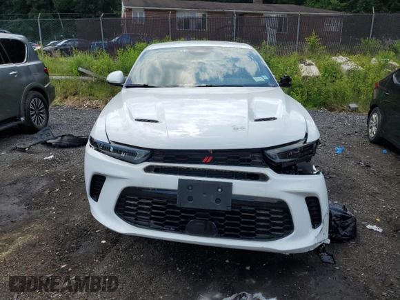 2024 Dodge Hornet R/T z VIN ZACPDFCW4R3A32891, wystawiony jako Copart lot #59114845 z przebiegiem 5 860 mil mil oraz Nie do naprawy • Non repairable. Historia ofert i sprzedaży dostępna na DreamBid. Obrazek 5.