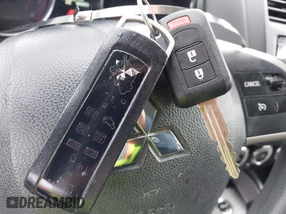2019 Mitsubishi Outlander ES z VIN JA4AR3AU8KU032942, wystawiony jako IAAI lot #41018878 z przebiegiem 102 263 mil mil oraz . Historia ofert i sprzedaży dostępna na DreamBid. Obrazek 11.