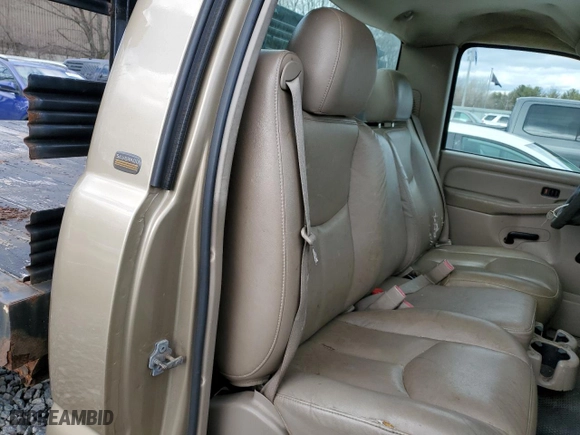 2004 Chevrolet Silverado 2500 with VIN 1GBHC24U54E379612, listed as a Copart auction lot 52438365 with 109,909 mi miles and Clean Title. Bid and sale history available at carsss.com. Image 10.