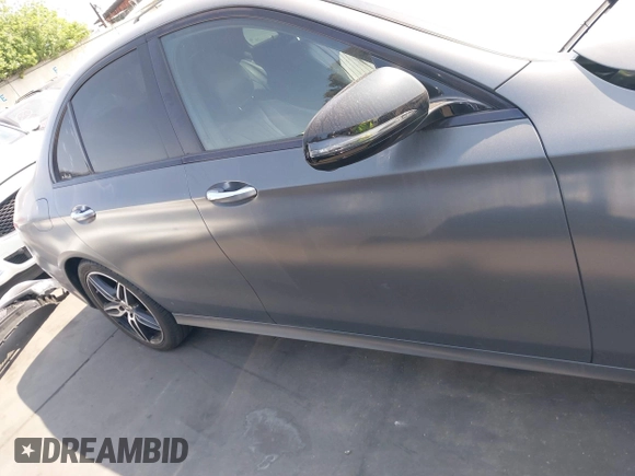 2019 Mercedes-Benz E 300 with VIN WDDZF4JB3KA601824, listed as a IAAI auction lot 42053608 with 54,998 mi miles and . Bid and sale history available at DreamBid. Image 14.