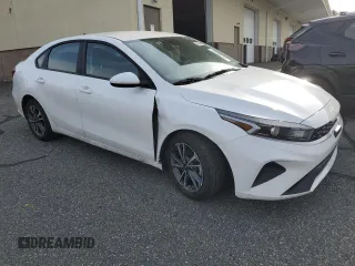2024 Kia Forte LXS with VIN 3KPF24AD4RE754309, listed as a Copart auction lot 54677035 with 31,931 mi miles and Clean Title. Bid and sale history available at carsss.com. Image 4.