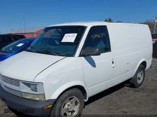 2004 Chevrolet Astro Cargo Van with VIN 1GCDM19X74B102658, listed as a IAAI auction lot 42007670 with 252,535 mi miles. Bid and sale history available at carsss.com. Image 2.