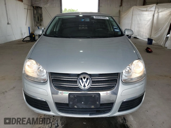 2010 Volkswagen Jetta SEL z VIN 3VWRX7AJ4AM100858, wystawiony jako Copart lot #60695995 z przebiegiem 158 477 mil mil oraz Szkoda całkowita • Salvage title. Historia ofert i sprzedaży dostępna na DreamBid. Obrazek 5.