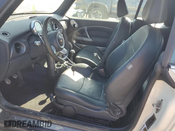 2006 MINI Convertible S с VIN WMWRH33546TF85908, выставлен на аукционе Copart как лот 61363025 с пробегом 105 053 миль миль и Списание • Salvage title. История ставок и продаж доступна на DreamBid. Изображение 7.