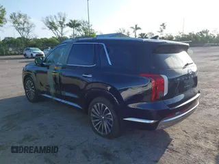 2024 Hyundai Palisade Calligraphy z VIN KM8R74GE2RU677273, wystawiony jako IAAI lot #41989335 z przebiegiem 9 200 mil mil oraz . Historia ofert i sprzedaży dostępna na DreamBid. Obrazek 3.