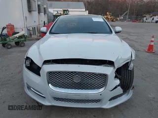 2017 Jaguar XJ with VIN SAJWJ2GD5H8W08395, listed as a IAAI auction lot 41014883 with 80,584 mi miles. Bid and sale history available at carsss.com. Image 12.