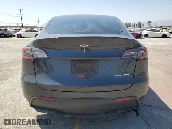 2024 Tesla Model Y Long Range z VIN 7SAYGDEE0RF062395, wystawiony jako Copart lot #55071185 z przebiegiem 42 747 mil mil oraz Szkoda całkowita • Salvage title. Historia ofert i sprzedaży dostępna na DreamBid. Obrazek 6.