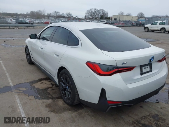 2023 BMW i4 eDrive35 z VIN WBY43AW04PFP70309, wystawiony jako IAAI lot #41745911 z przebiegiem 15 453 mil mil oraz . Historia ofert i sprzedaży dostępna na DreamBid. Obrazek 3.