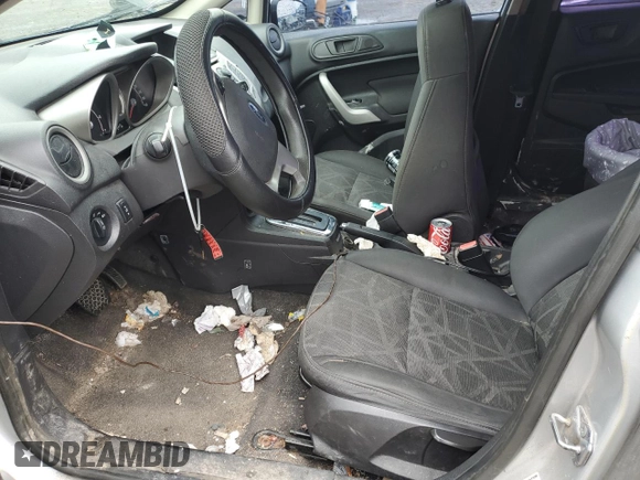 2012 Ford Fiesta SE z VIN 3FADP4BJ4CM125634, wystawiony jako Copart lot #59911995 z przebiegiem 168 371 mil mil oraz Czysty tytuł • Clean title. Historia ofert i sprzedaży dostępna na DreamBid. Obrazek 7.