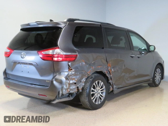 2018 Toyota Sienna XLE Auto Access Seat with VIN 5TDYZ3DC3JS921237, listed as a Copart auction lot 77463384 with 58,821 mi miles and Salvage Title. Bid and sale history available at carsss.com. Image 3.