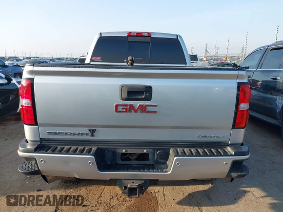 2017 GMC Sierra 2500HD Denali with VIN 1GT12UEY2HF192132, listed as a IAAI auction lot 42094570 with 119,361 mi miles and . Bid and sale history available at DreamBid. Image 17.