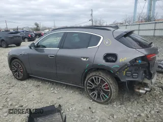 2023 Maserati Grecale GT z VIN ZN682AVA6P7429258, wystawiony jako Copart lot #47439945 z przebiegiem 7620 mil mil oraz Szkody całkowita. Historia ofert i sprzedaży dostępna na DreamBid. Obrazek 2.
