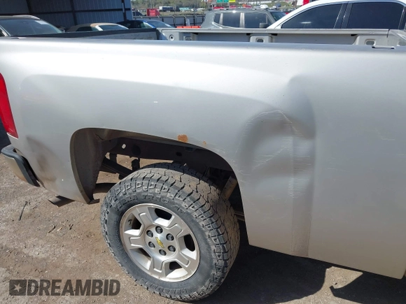 2007 Chevrolet Silverado 1500 LT w/2LT with VIN 2GCEC19J871599355, listed as a IAAI auction lot 41992581 with 261,925 mi miles. Bid and sale history available at carsss.com. Image 6.