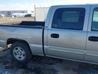 2005 Chevrolet Silverado 1500 LS with VIN 2GCEC13T251340755, listed as a IAAI auction lot 41280936 with 163,646 mi miles. Bid and sale history available at carsss.com. Image 12.