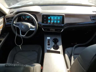 2024 Volkswagen Atlas SE with VIN 1V2LR2CA7RC508706, listed as a Copart auction lot 48055535 with 26,101 mi miles and Salvage title. Bid and sale history available at DreamBid. Image 8.