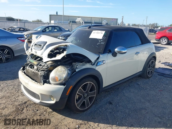 2010 MINI Convertible S z VIN WMWMS3C57ATY08721, wystawiony jako IAAI lot #41740378 z przebiegiem 122 880 mil mil oraz . Historia ofert i sprzedaży dostępna na DreamBid. Obrazek 17.