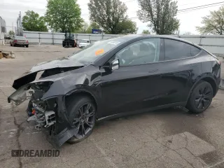 2025 Tesla Model Y Long Range z VIN 7SAYGAEE4SF260398, wystawiony jako Copart lot #54580745 z przebiegiem Nie podano mil oraz Szkoda całkowita • Salvage title. Historia ofert i sprzedaży dostępna na DreamBid. Obrazek 1.