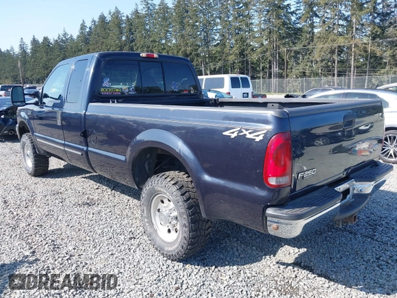 2000 Ford Super Duty F-250 XL with VIN 1FTNX21S5YEC82650, listed as a IAAI auction lot 42105861 with 155,878 mi miles. Bid and sale history available at carsss.com. Image 3.