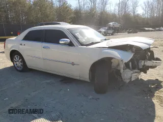 2008 Chrysler 300 C Hemi z VIN 2C3LA63H08H207403, wystawiony jako Copart lot #46221455 z przebiegiem Nie podano mil oraz Szkoda całkowita • Salvage title. Historia ofert i sprzedaży dostępna na DreamBid. Obrazek 4.