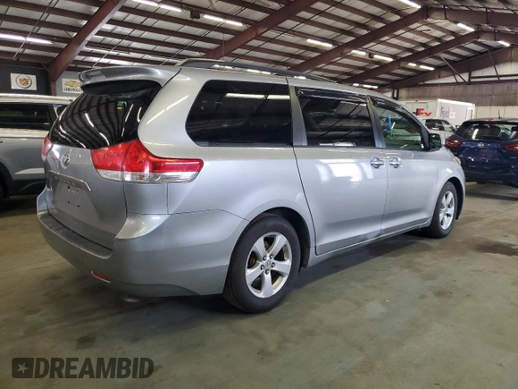 2011 Toyota Sienna LE AAS z VIN 5TDKK3DCXBS146656, wystawiony jako Copart lot #61140625 z przebiegiem 200 328 mil mil oraz Czysty tytuł • Clean title. Historia ofert i sprzedaży dostępna na DreamBid. Obrazek 3.