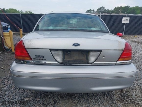 2000 Ford Crown Victoria with VIN 2FAFP73W6YX194471, listed as a IAAI auction lot 42102220 with 131,855 mi miles. Bid and sale history available at carsss.com. Image 14.