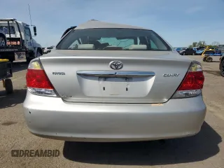 2005 Toyota Camry STD z VIN 4T1BE32K25U091780, wystawiony jako Copart lot #55323955 z przebiegiem Nie podano mil oraz Szkoda całkowita • Salvage title. Historia ofert i sprzedaży dostępna na DreamBid. Obrazek 6.