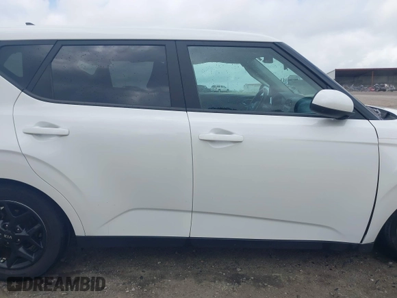 2021 Kia Soul LX with VIN KNDJ23AUXM7136683, listed as a IAAI auction lot 41905050 with 57,562 mi miles. Bid and sale history available at carsss.com. Image 13.