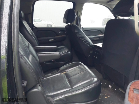 2007 Chevrolet Suburban LTZ with VIN 3GNFC16077G117408, listed as a IAAI auction lot 41834363 with 187,857 mi miles. Bid and sale history available at carsss.com. Image 8.