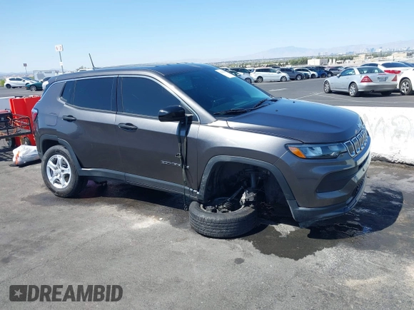 2022 Jeep Compass Sport z VIN 3C4NJDAB5NT205642, wystawiony jako IAAI lot #42130466 z przebiegiem 52 713 mil mil oraz . Historia ofert i sprzedaży dostępna na DreamBid. Obrazek 1.