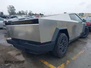 2025 Tesla Cybertruck с VIN 7G2CEHED8SA059806, выставлен на аукционе IAAI как лот 41706116 с пробегом 212 миль миль и . История ставок и продаж доступна на DreamBid. Изображение 4.