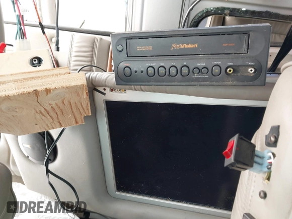 2003 Ford Econoline Cargo Recreational with VIN 1FDPE24L33HB78972, listed as a IAAI auction lot 41822523 with 176,299 mi miles and . Bid and sale history available at DreamBid. Image 13.