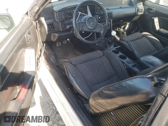 1988 Ford Mustang z VIN 1FABP44E6JF232186, wystawiony jako Copart lot #70489364 z przebiegiem 264 591 mil mil oraz Szkoda całkowita • Salvage title. Historia ofert i sprzedaży dostępna na DreamBid. Obrazek 8.