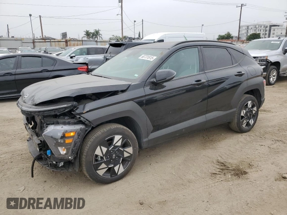 2024 Hyundai Kona SEL z VIN KM8HBCAB9RU159499, wystawiony jako Copart lot #60731815 z przebiegiem 26 835 mil mil oraz Szkoda całkowita • Salvage title. Historia ofert i sprzedaży dostępna na DreamBid. Obrazek 1.