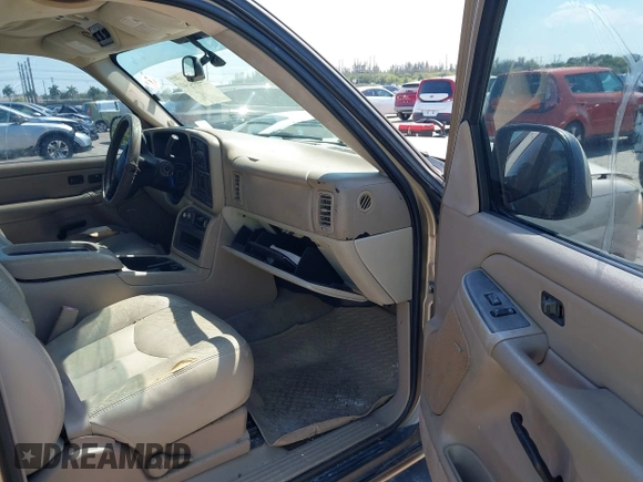 2005 GMC Yukon XL SLT with VIN 1GKEC16Z25J229939, listed as a IAAI auction lot 42064340 with 211,964 mi miles. Bid and sale history available at carsss.com. Image 5.