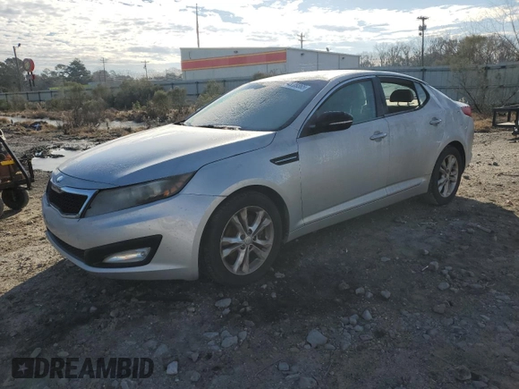 2013 Kia Optima LX z VIN 5XXGM4A76DG164752, wystawiony jako Copart lot #42209365 z przebiegiem 218 024 mil mil oraz Szkoda całkowita • Salvage title. Historia ofert i sprzedaży dostępna na DreamBid. Obrazek 1.