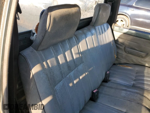 1993 Toyota Pickup z VIN 4TARN81A6PZ114634, wystawiony jako Copart lot #53115865 z przebiegiem 161 536 mil mil oraz Szkoda całkowita • Salvage title. Historia ofert i sprzedaży dostępna na DreamBid. Obrazek 10.