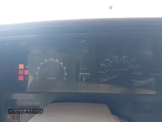 1990 Nissan Frontier z VIN 1N6SD11S2LC427683, wystawiony jako IAAI lot #42359094 z przebiegiem 172 624 mil mil oraz . Historia ofert i sprzedaży dostępna na DreamBid. Obrazek 7.