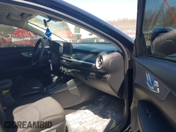 2022 Kia Forte LXS z VIN 3KPF24AD5NE474800, wystawiony jako IAAI lot #42071114 z przebiegiem 63 603 mil mil oraz . Historia ofert i sprzedaży dostępna na DreamBid. Obrazek 5.