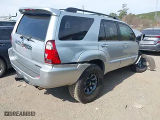 2007 Toyota 4Runner SR5 with VIN JTEZU14R578076508, listed as a IAAI auction lot 41674924 with 285,068 mi miles. Bid and sale history available at carsss.com. Image 4.