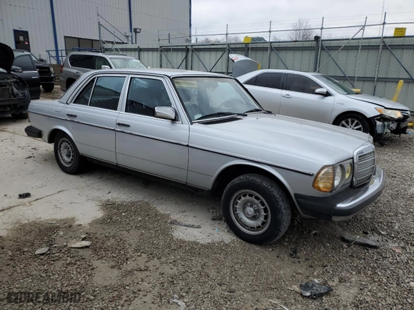 1983 Mercedes-Benz 300 Series 300D-T with VIN WDBAB33A6DB021786, listed as a Copart auction lot 48110185 with 152,934 mi miles and Non Repairable. Bid and sale history available at carsss.com. Image 4.