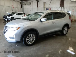 2018 Nissan Rogue SV z VIN KNMAT2MV7JP569143, wystawiony jako Copart lot #56581585 z przebiegiem 122 916 mil mil oraz Nie do naprawy • Non repairable. Historia ofert i sprzedaży dostępna na DreamBid. Obrazek 1.