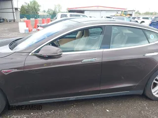 2014 Tesla Model S 60 z VIN 5YJSA1H19EFP51406, wystawiony jako IAAI lot #42179183 z przebiegiem 157 000 mil mil oraz . Historia ofert i sprzedaży dostępna na DreamBid. Obrazek 14.