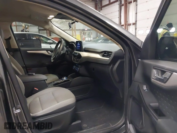 2020 Ford Escape SE with VIN 1FMCU0G65LUA54981, listed as a IAAI auction lot 41997901 with 83,475 mi miles and . Bid and sale history available at carsss.com. Image 5.