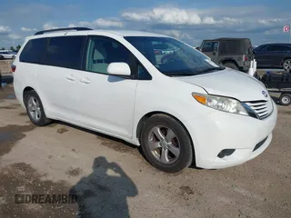 2015 Toyota Sienna LE AAS с VIN 5TDKK3DC2FS581337, выставлен на аукционе IAAI как лот 42361302 с пробегом 133 393 миль миль и . История ставок и продаж доступна на DreamBid. Изображение 1.