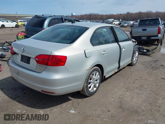2011 Volkswagen Jetta Sedan SE w/Convenience & Sunroof PZEV with VIN 3VWDZ7AJXBM327932, listed as a IAAI auction lot 41950996 with 249,763 mi miles. Bid and sale history available at carsss.com. Image 4.
