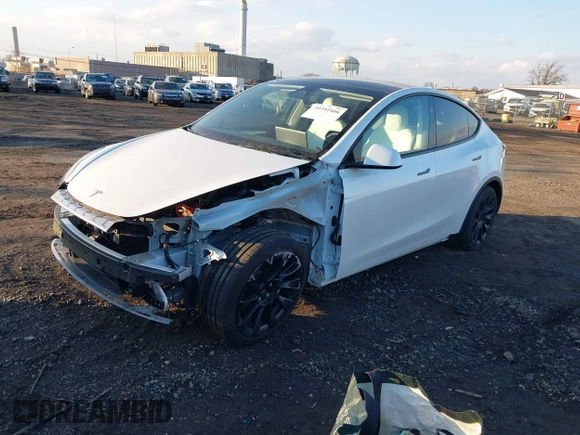 2024 Tesla Model Y с VIN 7SAYGDED5RF010087, выставлен на аукционе IAAI как лот 41312466 с пробегом Не указан миль и . История ставок и продаж доступна на DreamBid. Изображение 17.